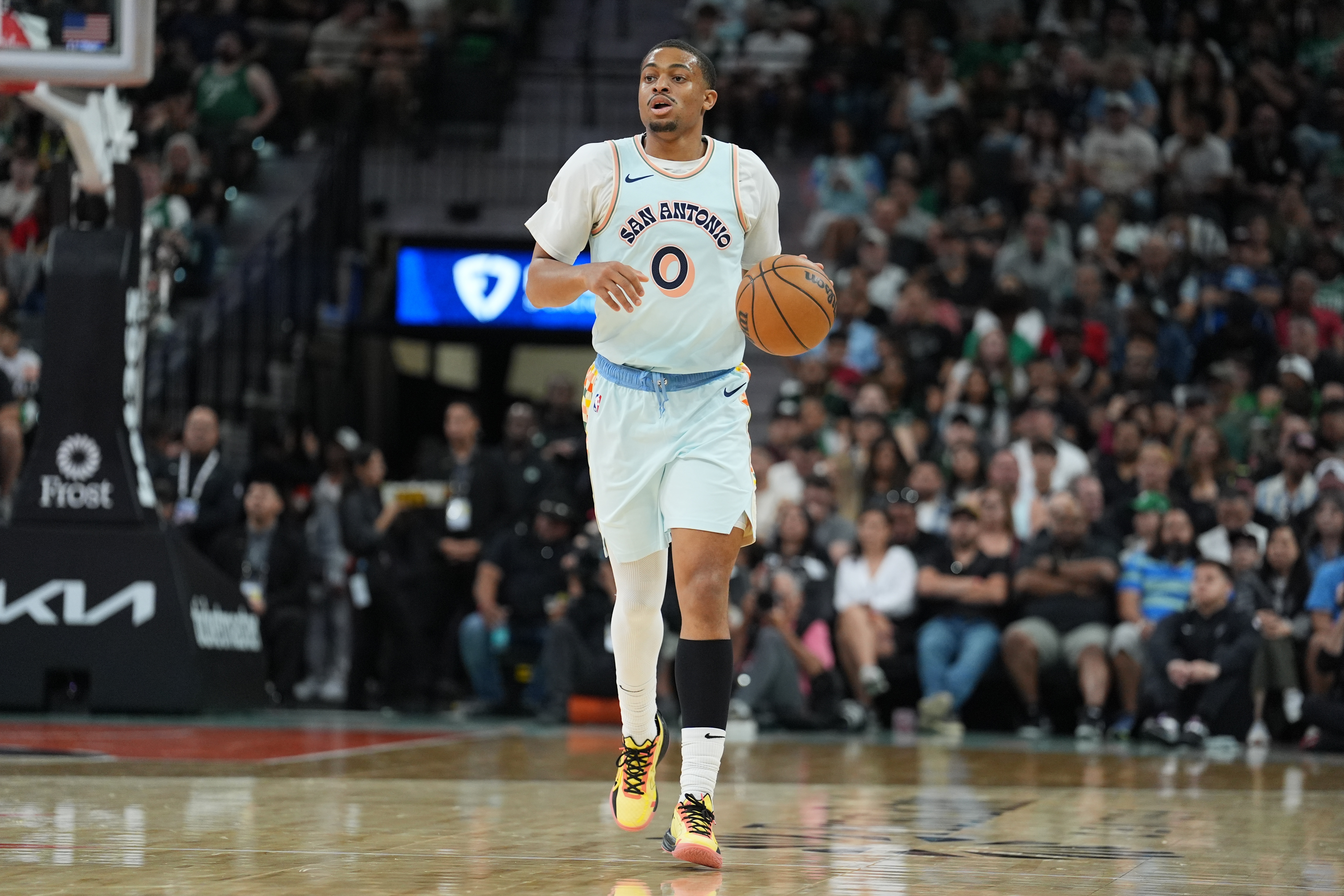 江南体育在线-手感不佳！凯尔登12中4低效拿到9分3篮板 4次犯规