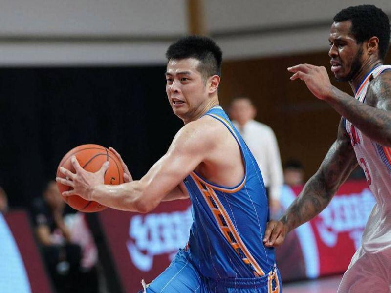 江南体育网页版-周琦曾凡博伤停北京危局 押宝麦基求速成本土内线成长空间被锁死